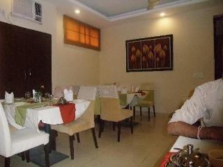 Clarks Kailash Colony Hotel 3*