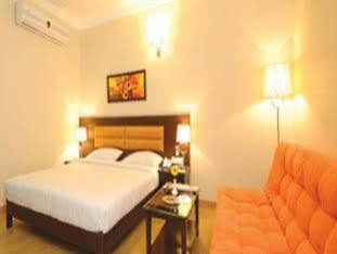Clarks Kailash Colony 3* New Delhi